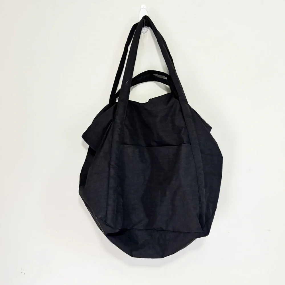New BAGGU Women’s Black Recycled Nylon Travel Cloud Bag 12.75” X 13.75” X 8” - Picture 2 of 12